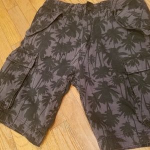 H&M Men's Gray Palm Tree Shorts (EUC)
